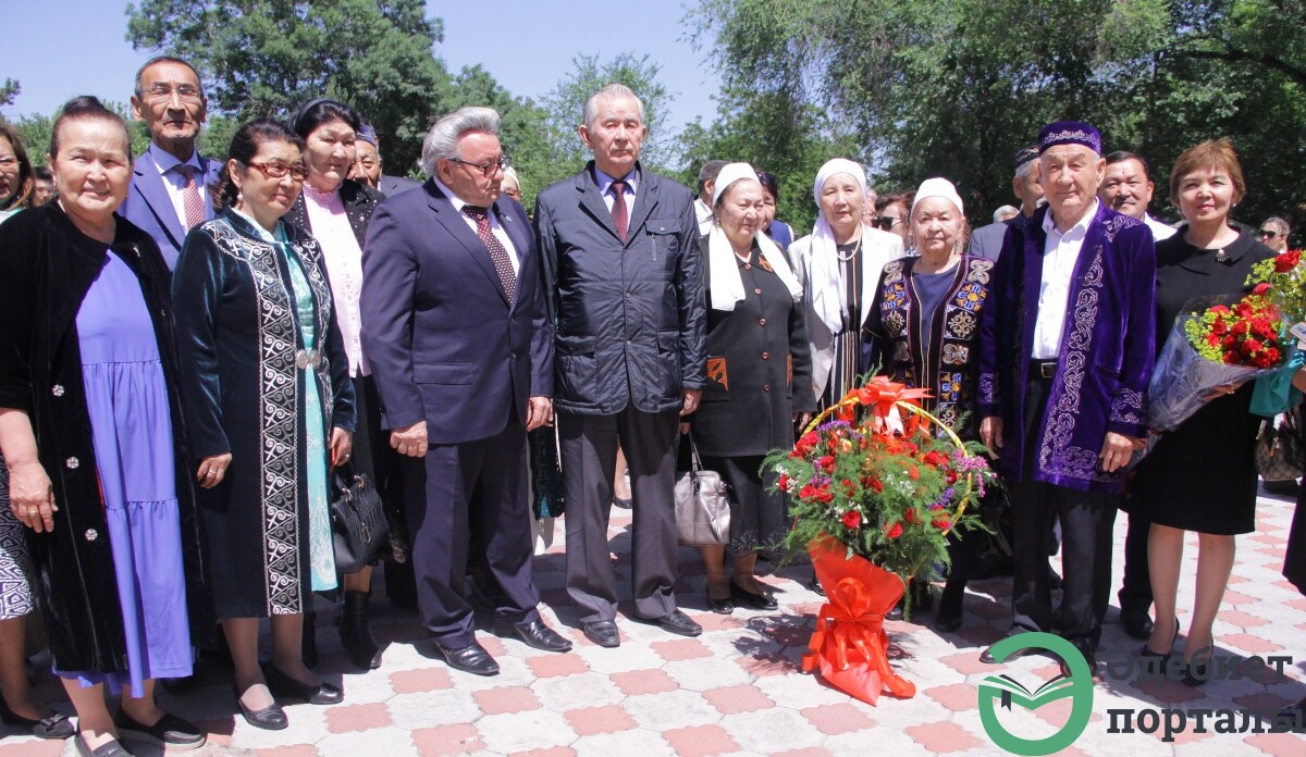 В Академии почтили память жертву политических репрессий Темирбека Жургенова  - adebiportal.kz