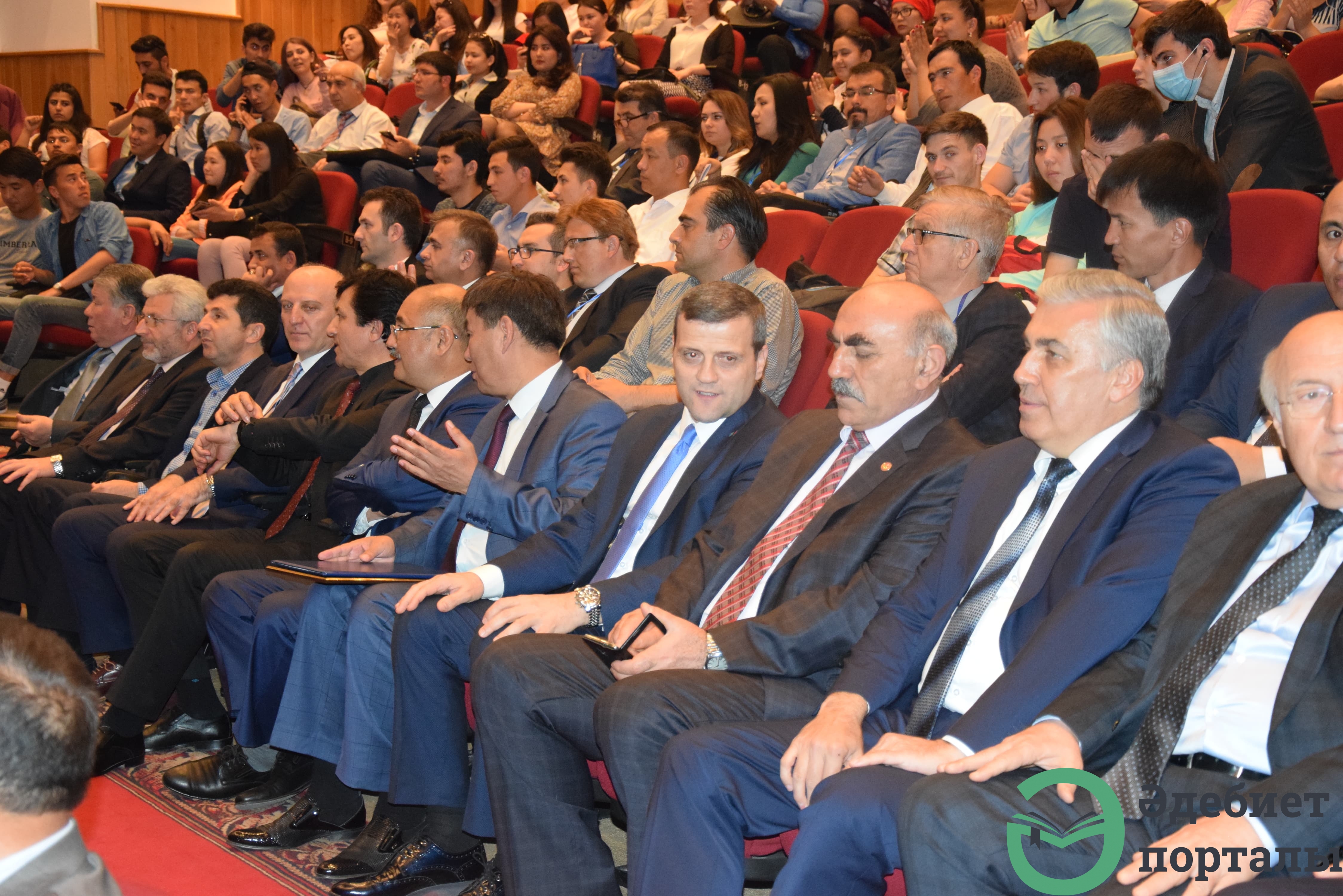 Халықаралық әлеуметтік ғылымдар конгресі: ІІІ Түркістан форумы  - фото 98 - adebiportal.kz