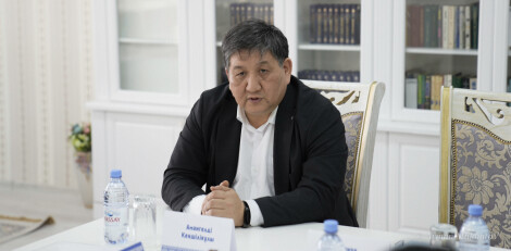 Төлен Әбдіктің «Оң қолы»