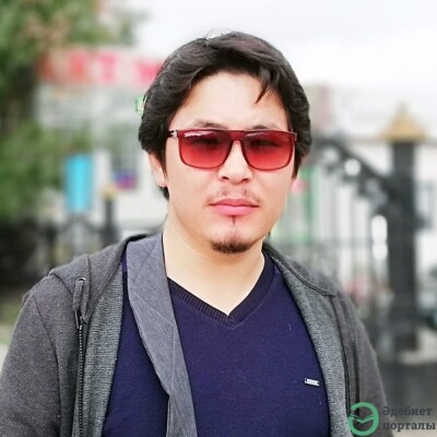 Есбол Нұрахмет. Табақ бет, таңқы танау  - adebiportal.kz