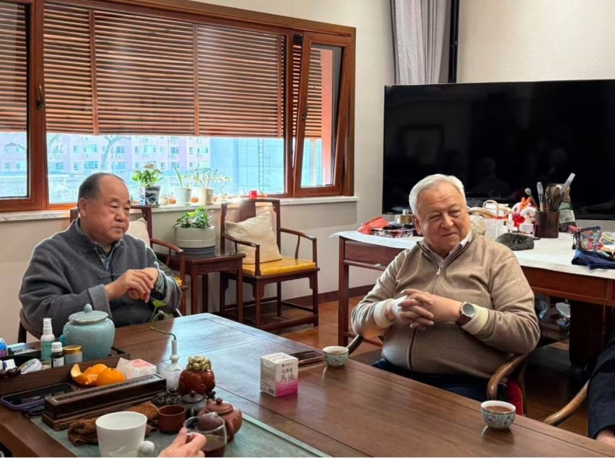 Мереке Құлкенов Нобель сыйлығының лауреаты Мо Янмен кездесті - adebiportal.kz