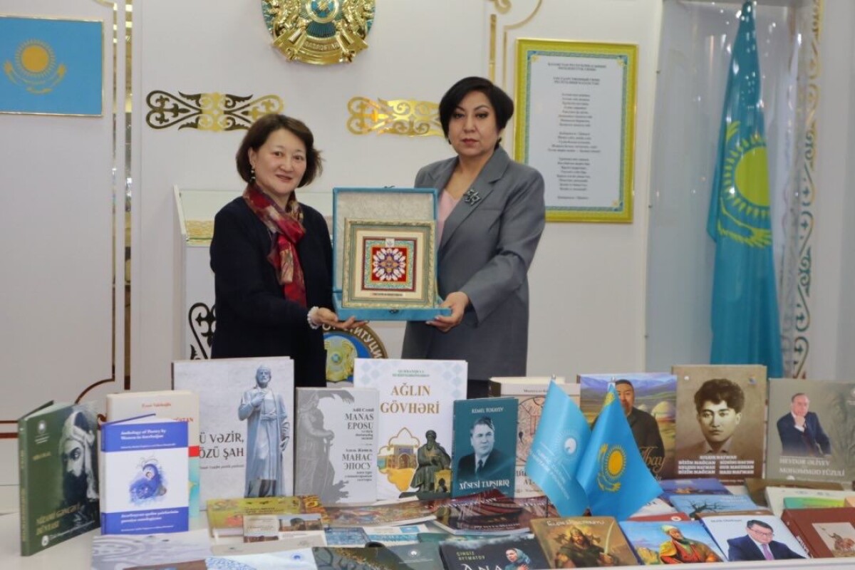 Түркі мәдениеті және мұрасы қоры ҚР Ұлттық академиялық кітапханасына  кітаптар табыстады - adebiportal.kz