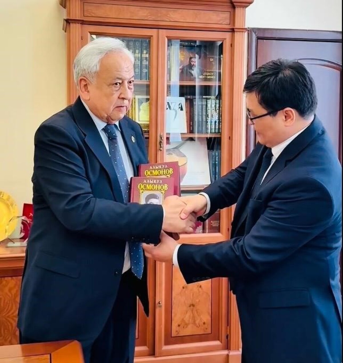 Қырғыз бас консулымен маңызды кездесу өтті - adebiportal.kz