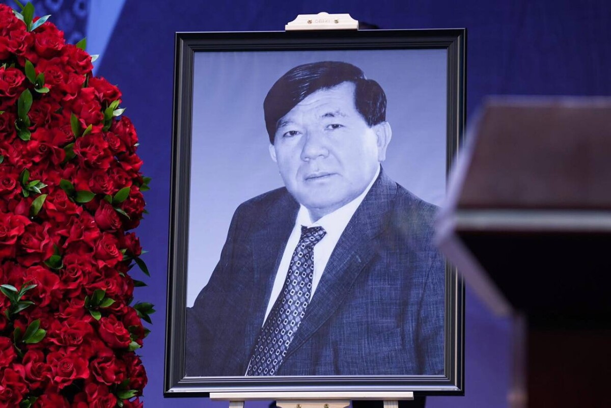 Қалың елі Мұхтарымен қоштасты - adebiportal.kz