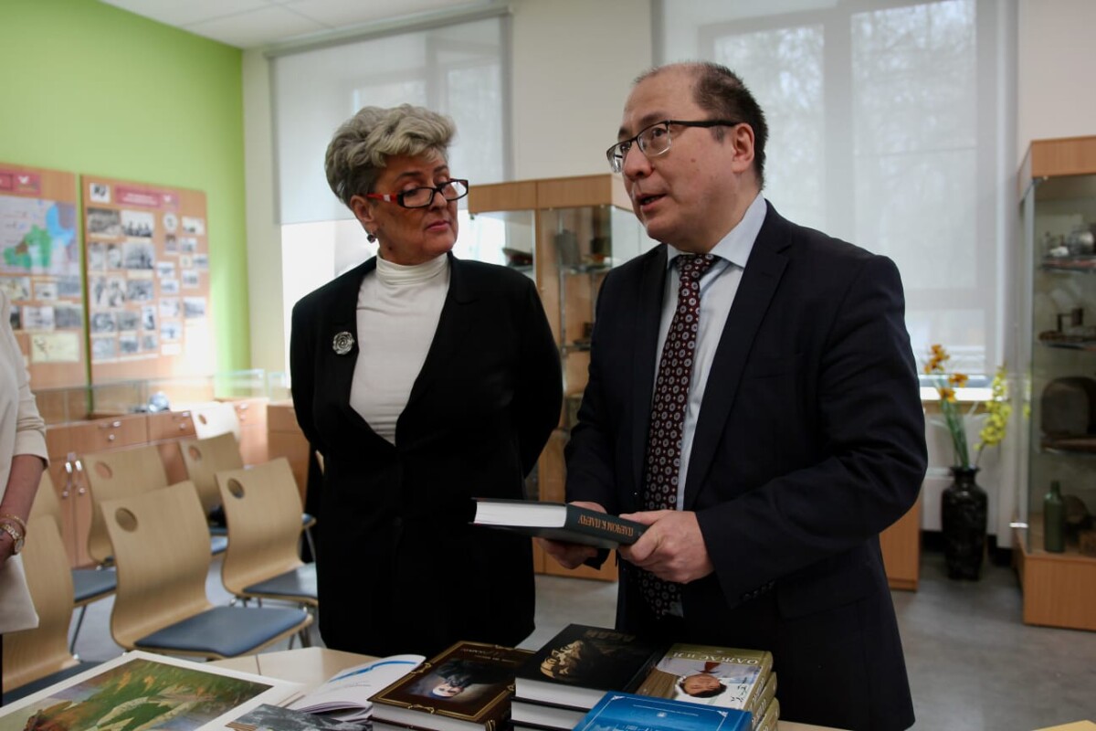 Книга – лучший подарок - adebiportal.kz