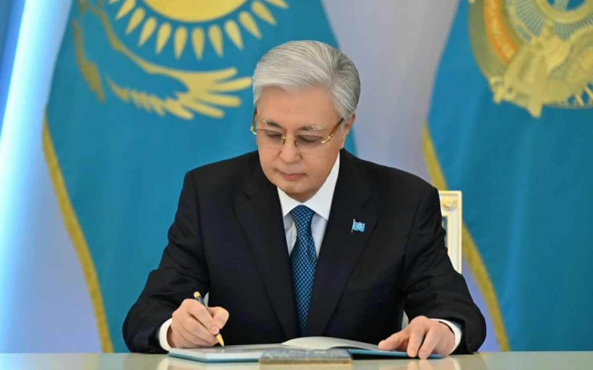 Президент подписал указ о развитии культуры чтения в Казахстане - adebiportal.kz