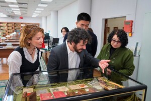 Оқырмандар назарына бірегей көрмелер ұсынылды