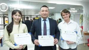 Қарағанды мемлекеттік қызметшілері «Кітап оқитын ұлт» жобасында жоғары кітап оқу мәдениетін көрсетті