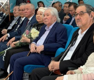 «Өмірге өлең керек»