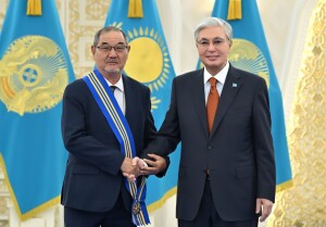Президент бір топ қоғам қайраткерін марапаттады