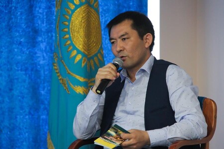Ырысбек Дәбей. Сірә, біз кімбіз?..