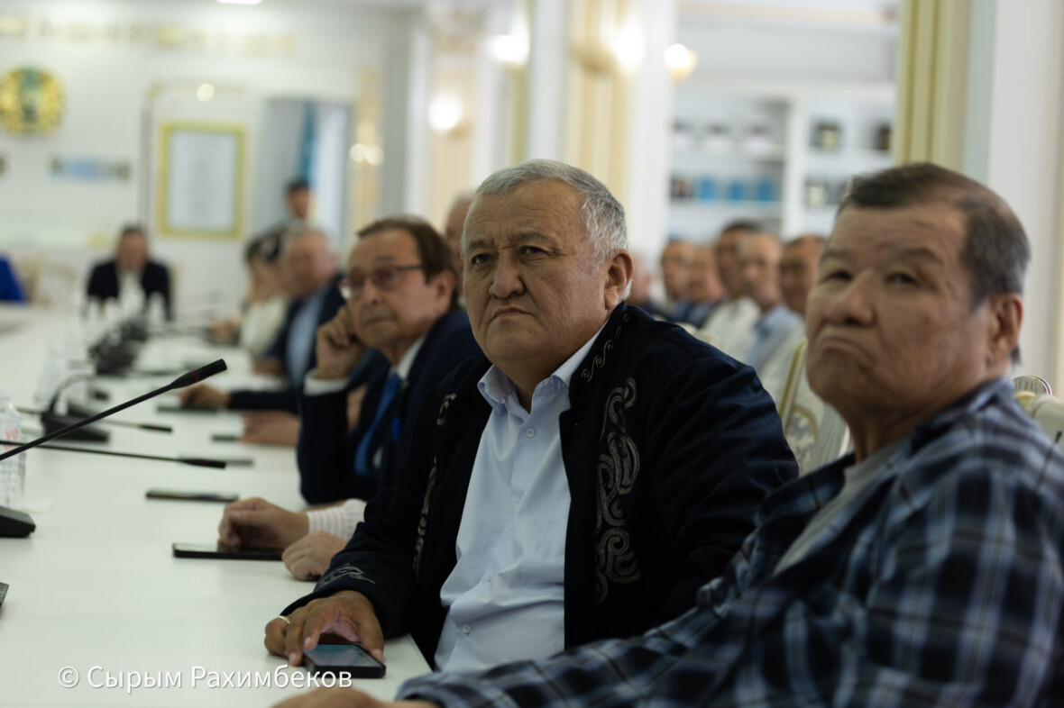 Өмірзақ Қожамұратовтың жыр жинағы жарық көрді - фото 5
