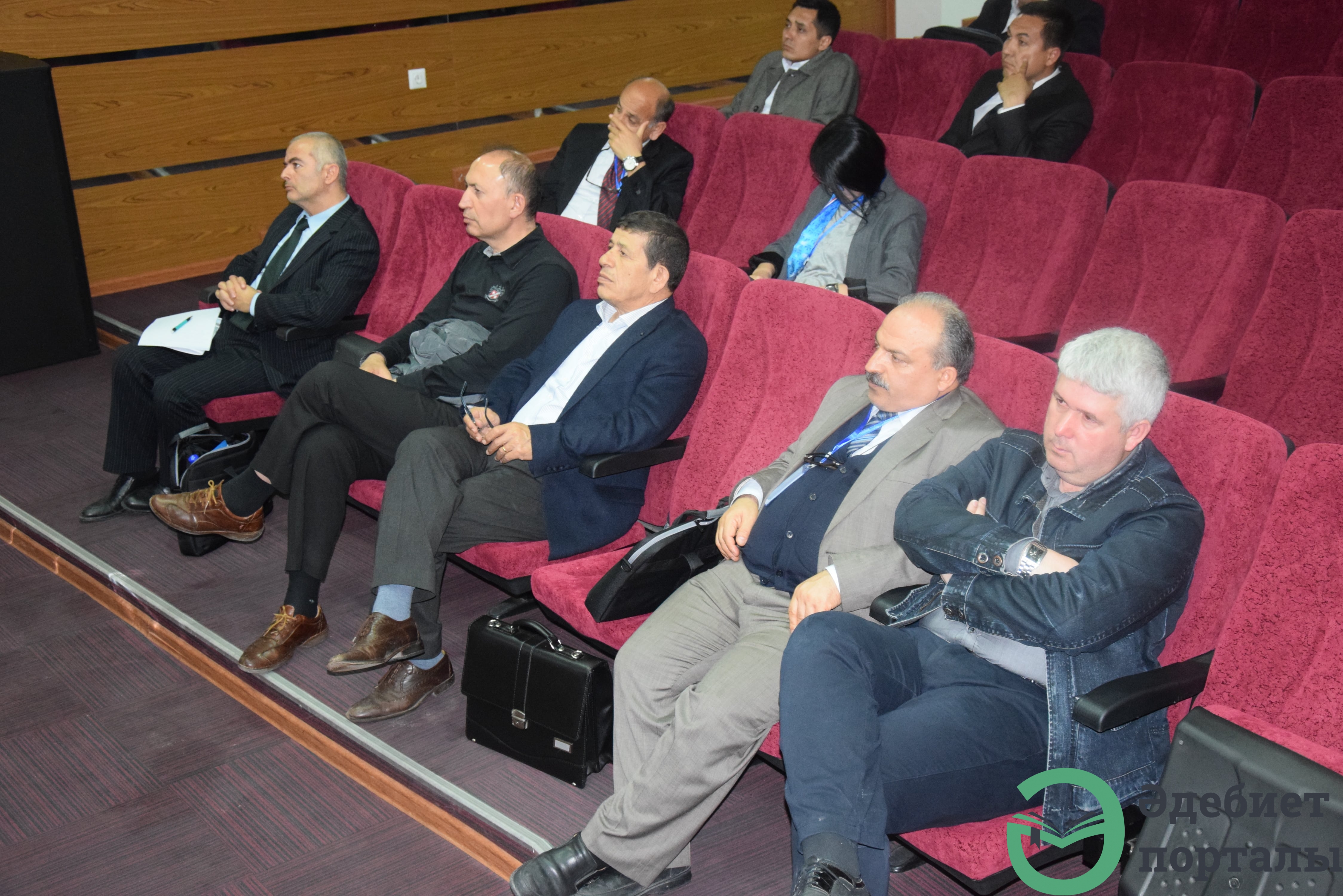 Халықаралық әлеуметтік ғылымдар конгресі: ІІІ Түркістан форумы  - фото 37 - adebiportal.kz