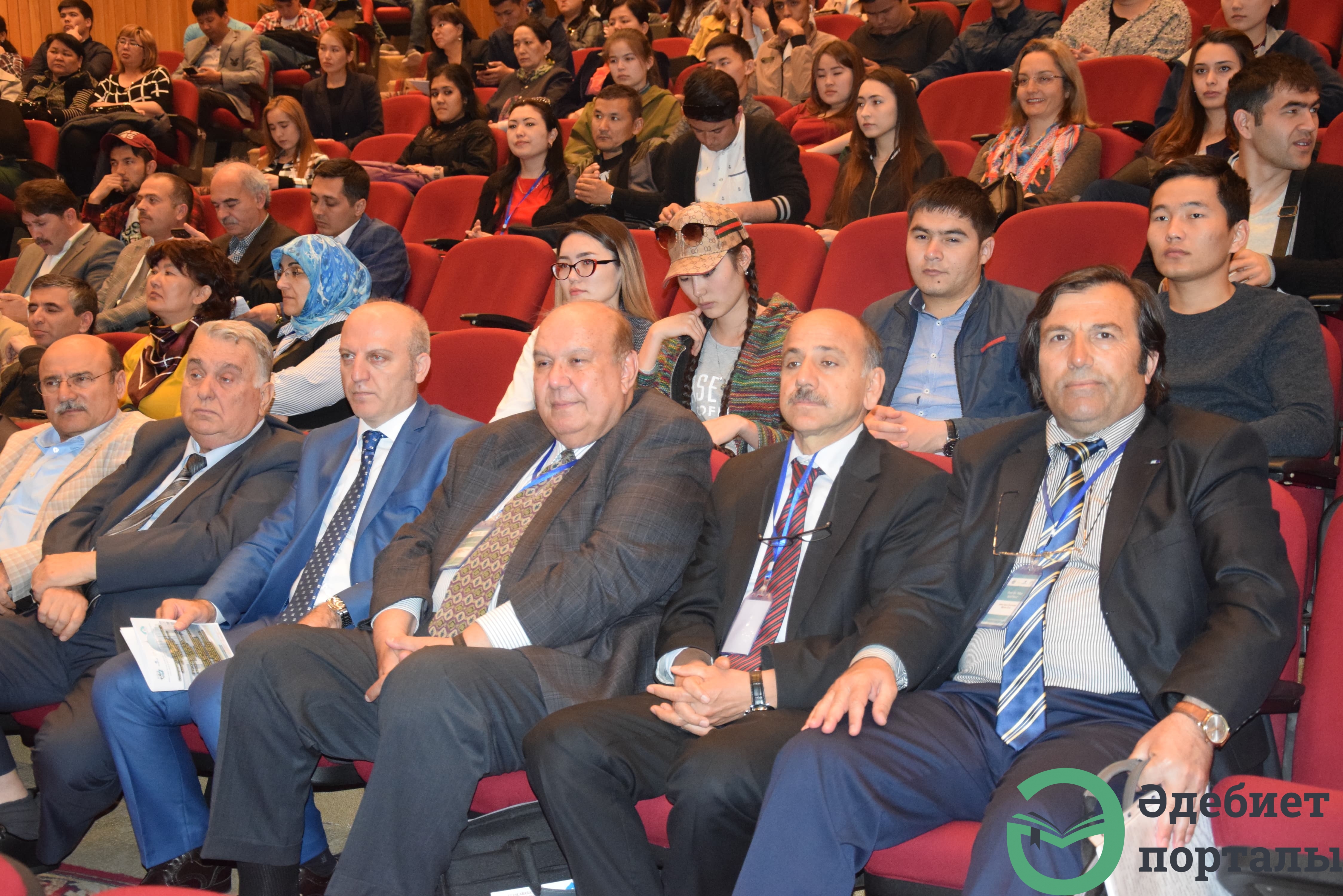 Халықаралық әлеуметтік ғылымдар конгресі: ІІІ Түркістан форумы  - фото 18 - adebiportal.kz