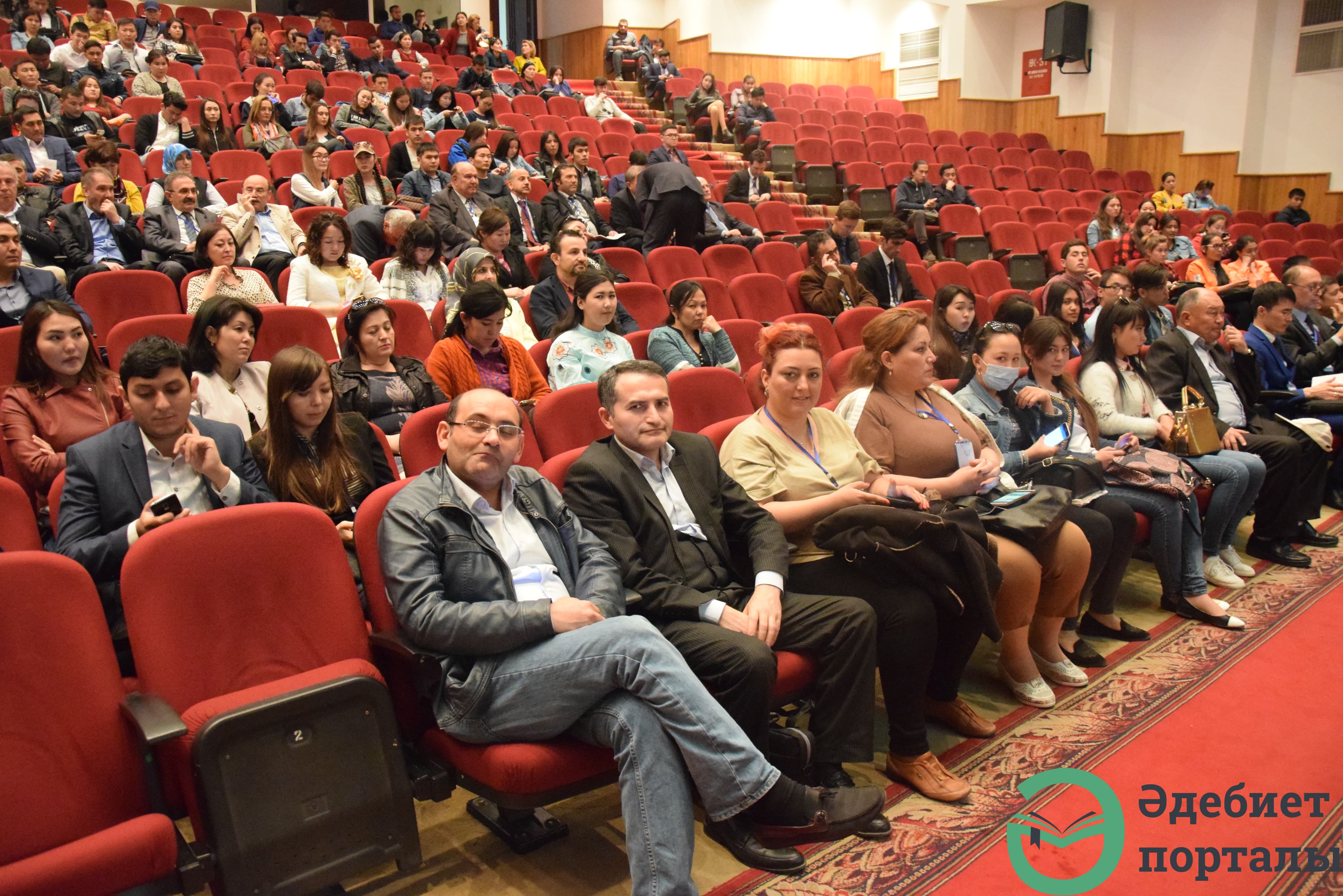 Халықаралық әлеуметтік ғылымдар конгресі: ІІІ Түркістан форумы  - фото 15 - adebiportal.kz