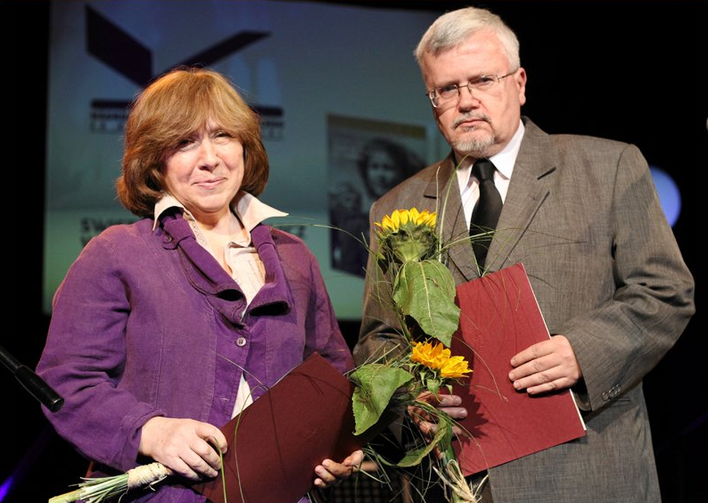 Svetlana Alexievich - фото 24 - adebiportal.kz
