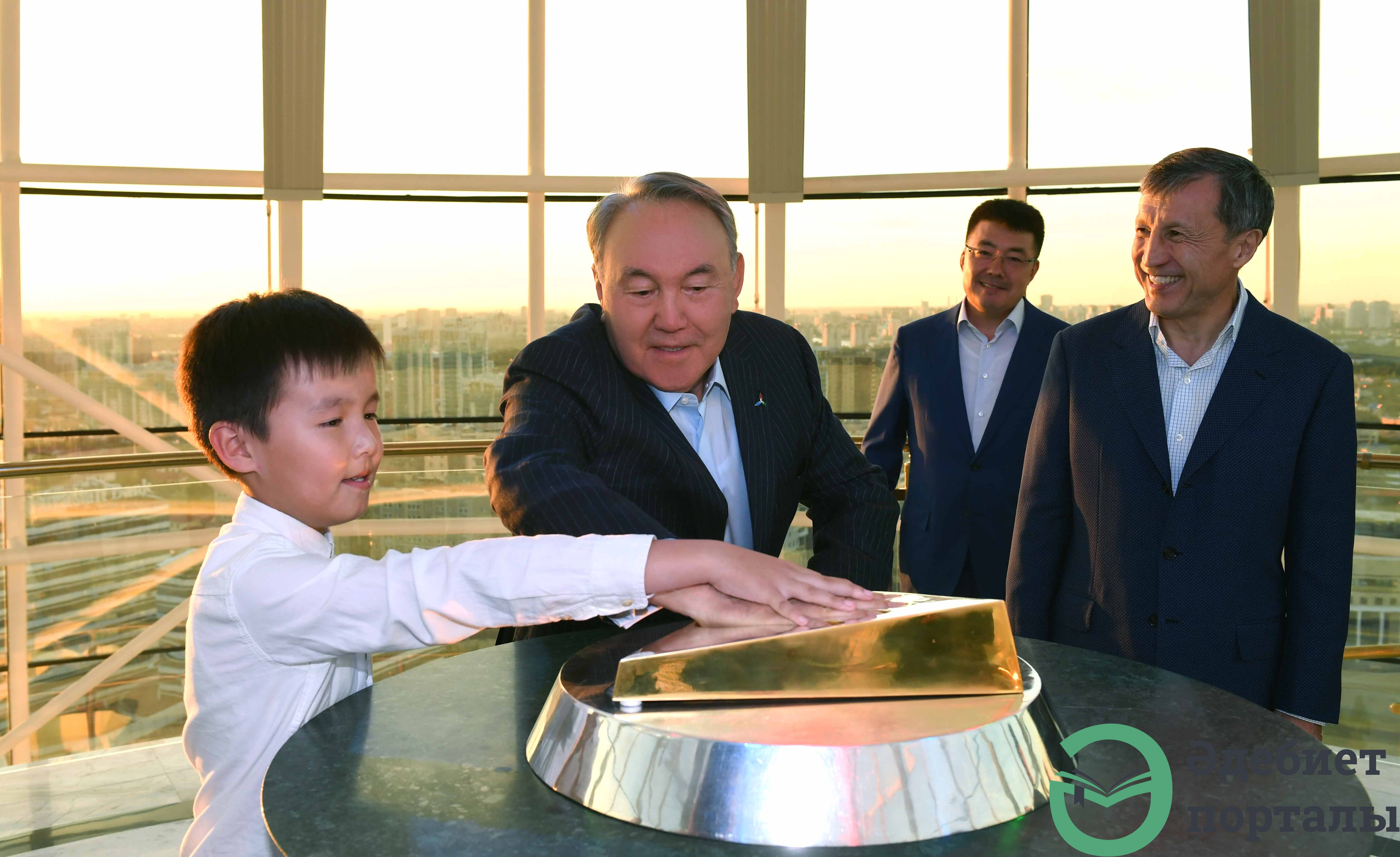Елбасы Астана қаласының көрнекті орындарын аралады - фото 3 - adebiportal.kz